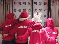 뒤 따라 걷는 길