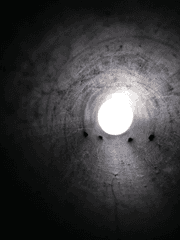 구멍과 구멍 사이에서