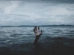 호수에 가라앉은 택시 - 1화