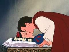 티격태격 로코물 아직 상영중