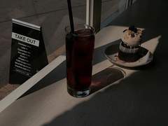 날카로운 이빨들이,