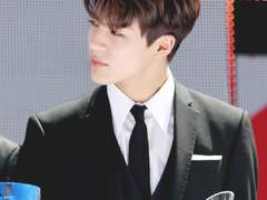 네. 그 완소남이 제 오빠네요…