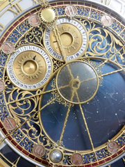 우리들의 시간은 반대로 가고 있다.