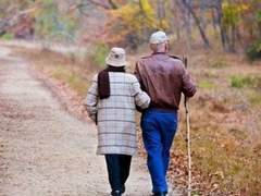 손을 잡고 걷는 풍경