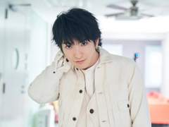 【눈호강♡남자】 마에다 고키 「HiGH＆LOW」＆아침 드라마에서 인기 급상승! 최신 사진집에서 리얼하게 뻗친 머리도 보여주는