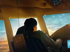 사랑을 하기엔 우린 너무 무뎌졌고, 잊기엔 너무 깊이 좋아했어.