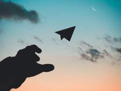 줄이 없는 소라 색의 편지지