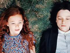 펜시브 안의 어린 소녀