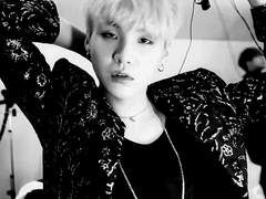 [민윤기 빙의글] 홀렸으면 책임져야지? 06