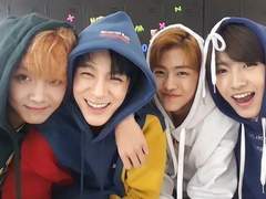 같은 침대에서 나보다 늦게 깬 그 사람