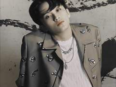 미소 뒤에 감춰진 건