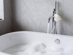 I ran her a bubble bath?? run butter?? 도대체 무슨 말이야??