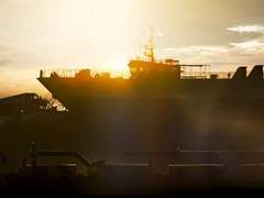 흐느끼는 도시 속에서 나는 그 사랑을 앓았다