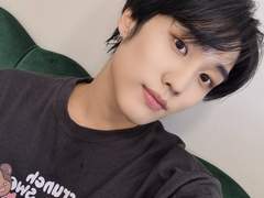 머리를 잘랐다.