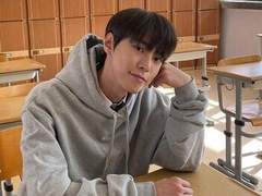 학교에서 애들 몰래 손 잡았을 때 그 애 반응