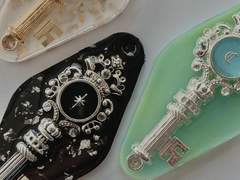 [상시] 레진 호텔키링 열쇠고리/볼펜 고정틀 커미션