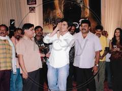 수염없는거 너무 낯설어