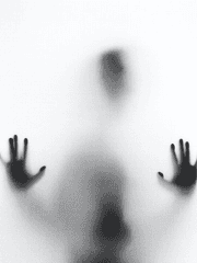 복도를 달리는 인체모형을 따라왔더니 학교 안에 갇혀버렸다