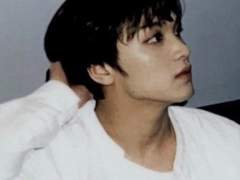 회색빛 절망 아래