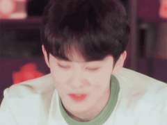 쳐다보지 마세요 中