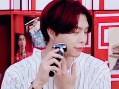 Love on the yellow floor 9