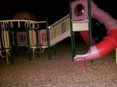 12월 26일. A.M. 01:30분. 크리스마스 파티가 열렸던 셀레트 광장에서.