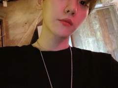 비행기 옆자리에서 만난 남자가 능글맞습니다