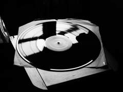 무덤 없는 기억의 묘지