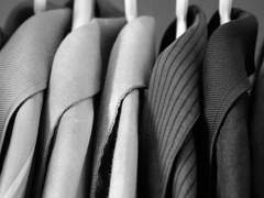 군중 속에서 유령처럼 나타나는 이 얼굴들