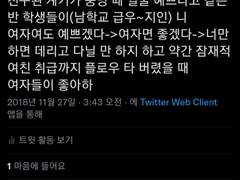 벚꽃 휘날리는 중도