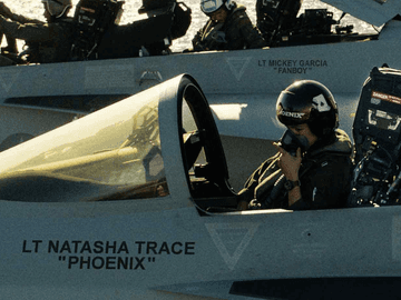 Top Gun: Maverick - 그래픽 디자이너 Clint Schultz의 헬멧 그래픽 관련 기사 번역