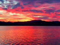 태양이 남겨준 걸 붙잡은 하늘은 노을이 되었다.