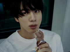 다른 애들 다 축구할 때 내 옆에 앉아서 쮸쮸바 빨던 애