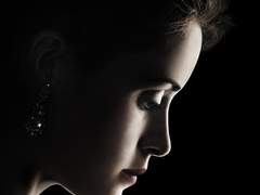 더크라운, 왕관의 무게에 대하여