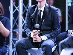 Green 'L(R)ight' foot