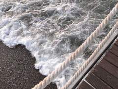 나 홀로 감당할 수 없는 이 바다를 네 빗물로 달랠게