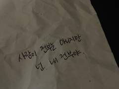 날이 유난히 흐리다