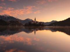 신내림 받은 사람들을 보다.