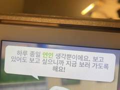 잿빛으로 가득한 세상에 색을 더하면.