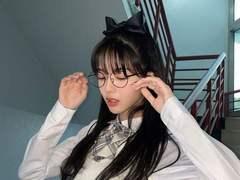 넌 나에게 큰 우주였지만, 난 너에게 작은 별이었겠지.