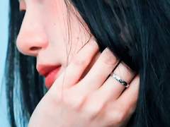 행복을 믿는다는 건 어리석은 짓이야.