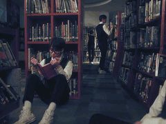 벌써 저기 오렌지빛 하늘이 짙어지는 걸