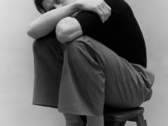 28 낮은 너무 짧고, 밤은 너무 길었다. 빛은 흐릿한데, 어둠은 너무 짙었다.