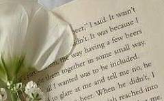 꽃의 여음에 귀를 기울이고