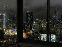 유 앤더 나잇. 02