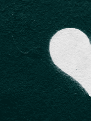 너에게 반쪽짜리 하트를 내밀었다.