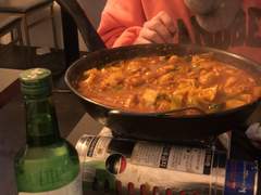 술을 마시다 친구가 울었다