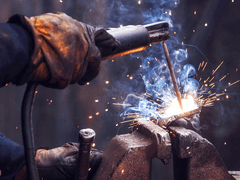 그에게선 언제나 푸른 불꽃이 튀었다