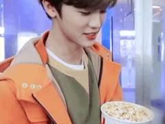 앞으론 나랑 봐.