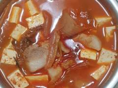 2022. 12. 22. 동짓날 팥죽은 패스, 요즘 점심시간에 삼각김밥 하나로 떼우다. 저녁은 돼지고기 김치찌개~♡ 우리 부부가 김치찌개 먹는 방법..